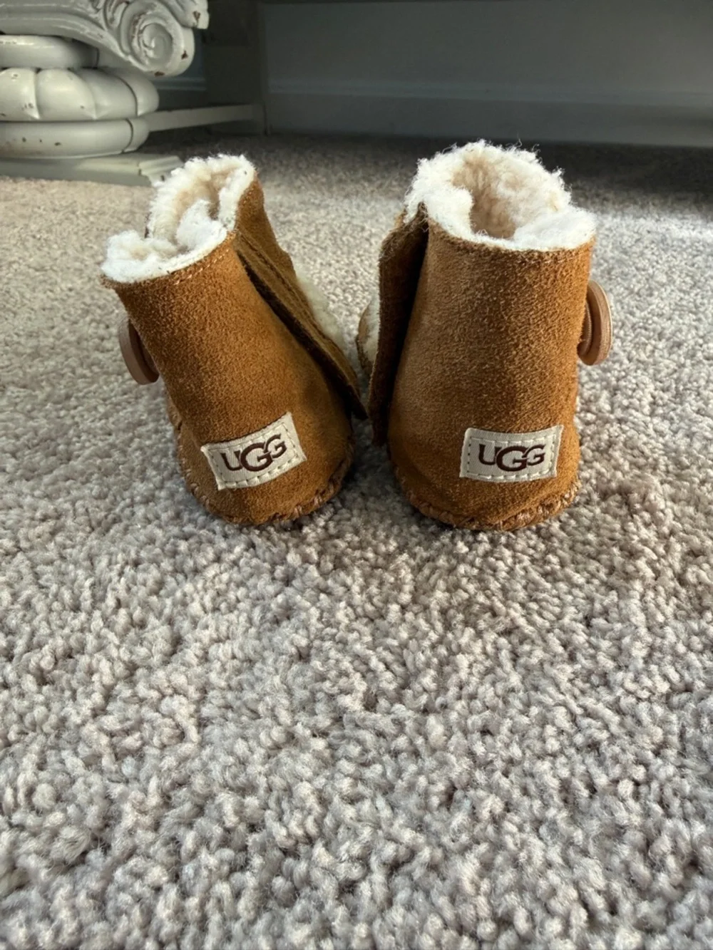 UGG infant baby Chestnut Suede Shearling-Lined Booties with button 4/5